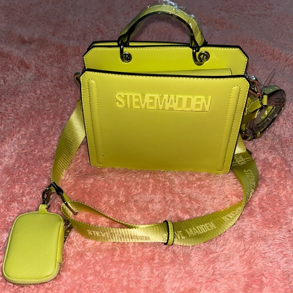 Steve Madden Bevelyn lemon (NWT) - Picture 2 of 6